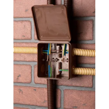 Коробка распаячная КМР-030-034 пылевлагозащищенная без мембранных вводов (109х109х55) тёмное дерево PROxima