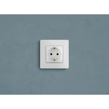 ETIKA Розетка с заземлением со шторками белая