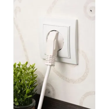 Розетка Минск одноместная СП с заземлением 16А белая защитные шторки