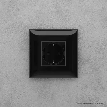 Avanti Розетка в стену, 2P+E, с защитными шторками, ''Черный квадрат''