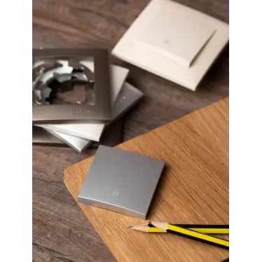 Валенсия лицевая панель выключателя проходного 1-кл. 10А сталь