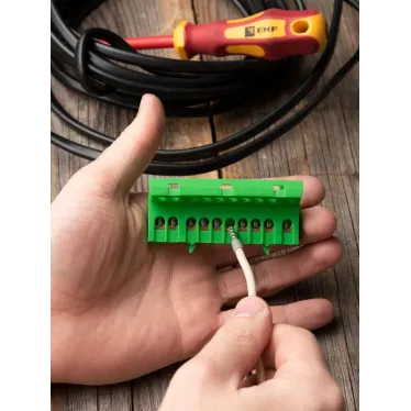 Шина 0 PE 6х9мм 10 отверстий латунь зеленый изолированный корпус на DIN-рейку PROxima