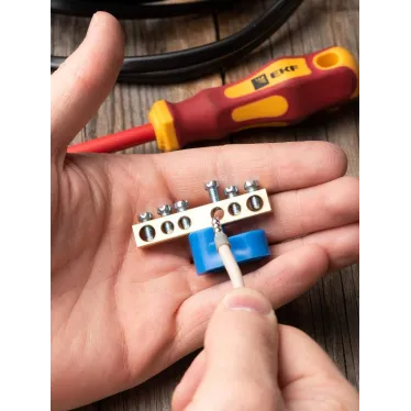 Шина 0 N (6х9мм) 6 отверстий латунь синий угловой изолятор PROxima