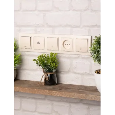 Рамка пятиместная горизонтальная бежевый Минск