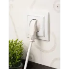 Розетка Минск одноместная СП с заземлением 16А белая защитные шторки