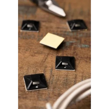 Площадка самоклеящаяся (25х25 мм) черная (100 шт)