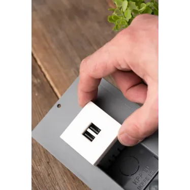 Розетка USB, сила тока 2.1 А (2 гнезда) без индикатора