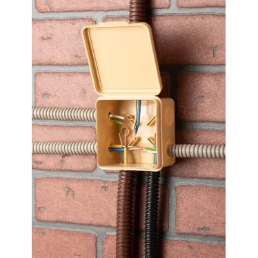 Коробка распаячная КМР-030-035 пылевлагозащищенная без мембранных вводов (88х88х54) светлое дерево PROxima