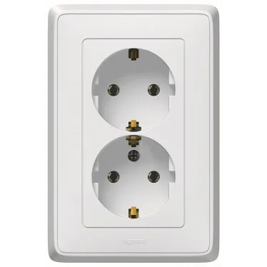 CARIVA Розетка двойная с заземлением белая