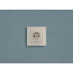 ETIKA Розетка без заземления со шторками слоновая кость винтовые зажимы