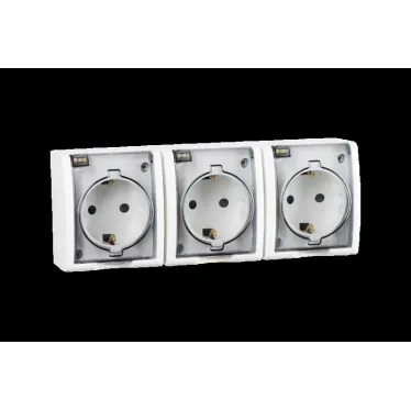 15 Aqua Розетка тройная 2Р+Е Schuko со шторками с крышкой полупр. IP54 16А 250В винт.зажим S15A белый