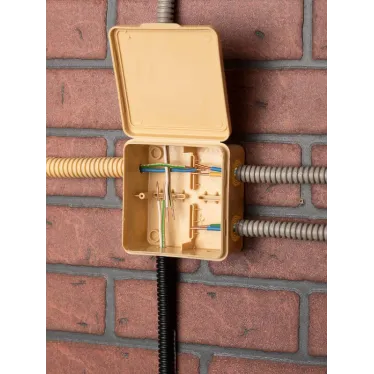 Коробка распаячная КМР-030-034 пылевлагозащищенная без мембранных вводов (109х109х55) светлое дерево PROxima