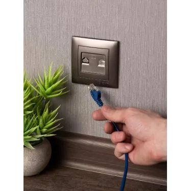 Валенсия лицевая панель розетки RJ-45 1-местная графит