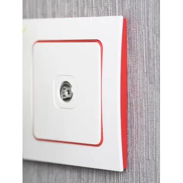 Стокгольм Рамка 2-местная белая с линией цвета красный