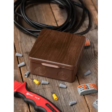 Коробка распаячная КМР-030-034 пылевлагозащищенная без мембранных вводов (109х109х55) тёмное дерево PROxima