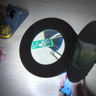 Лупа на струбцине , круглая, 5D, с подсветкой 90 LED, черная | 31-0406 | REXANT