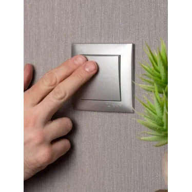 Валенсия лицевая панель выключателя 1-кл. 10А сталь