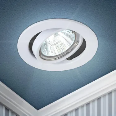 Светильник штампованный поворотный MR16,12V/220V, 50W белый ST2A WH