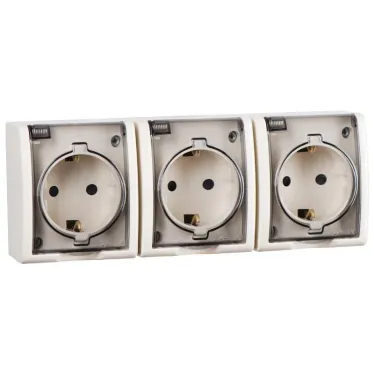 15 Aqua Розетка тройная 2Р+Е Schuko со шторками с крышкой полупр. IP54 16А 250В винт.зажим S15A с.кость