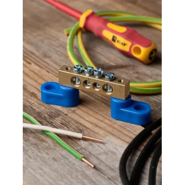 Шина 0 N (8х12мм) 4 отверстия латунь 2 синих угловых изолятора PROxima