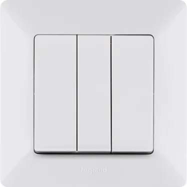 Valena LIFE Выключатель трехклавишный 10АХ 250В с лицевой панелью Винтовые зажимы Белый