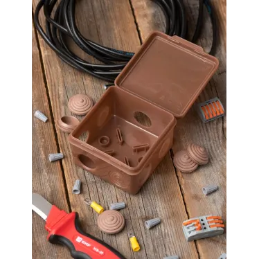 Коробка распаячная КМР-030-031 с крышкой (83х83х54) 7 мембранных вводов тёмное дерево IP54 PROxima