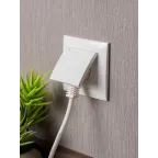 Валенсия розетка 1-местная с/з 16А белая с крышкой и защ. штор. IP44