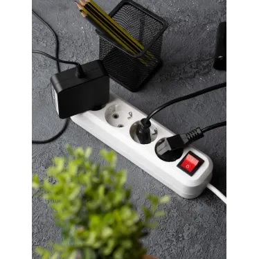 Удлинитель Эксперт 4 гнезда 3 метра 16А/3,0кВт с выключателем и заземлением ПВС 3х1 EKF