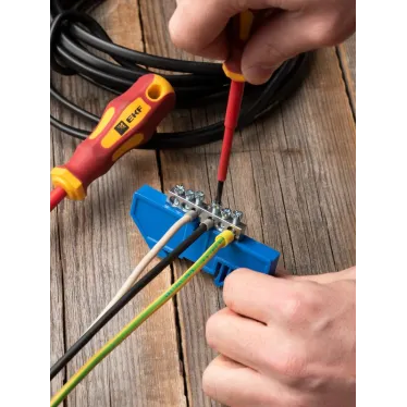 Шина 0 N (6x9мм) 6 отв. цинк синий изолятор на DIN-рейку