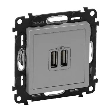 Valena LIFE Зарядное устройство с двумя USB-разьемами 240В/5В 1500мА С лицевой панелью Алюминий