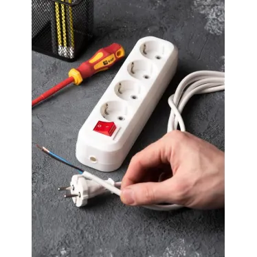 Колодка 4 гнезда 16А/3.5кВт c выключателем и заземлением Эксперт