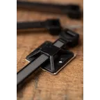 Площадка самоклеящаяся (25х25 мм) черная (100 шт)