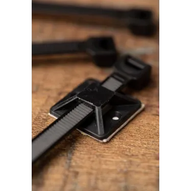 Площадка самоклеящаяся (25х25 мм) черная (100 шт)