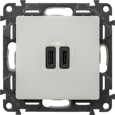 Valena LIFE.Зарядное устройство с двумя USB-разьемами тип С-тип С 240В/5В 3000мА.С лицевой панелью.Цвет Алюминий