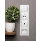 Валенсия рамка 4-местная белая