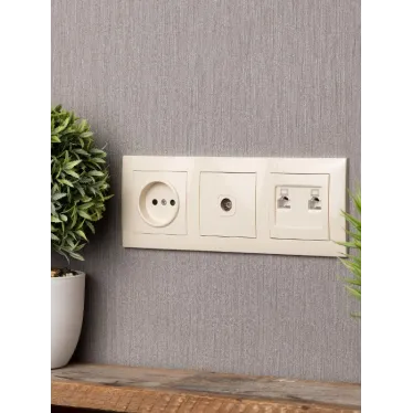 Валенсия рамка 3-местная кремовая