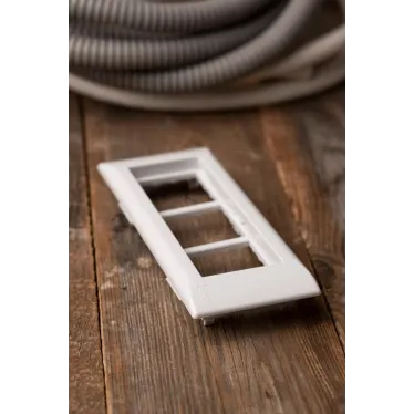 Рамка+суппорт на 6 модулей (3 поста) C-Line