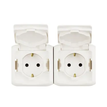 Quteo Розетка двойная с заземлением со шторками наружная IP44 белая