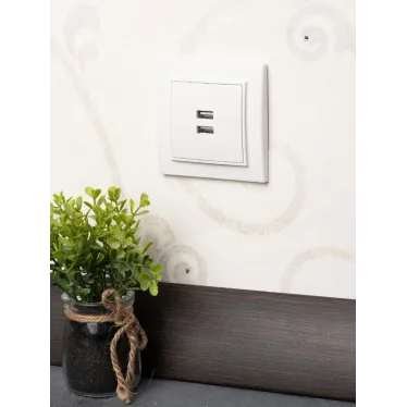 Минск Розетка USB 2-местная СП 2,1А белая