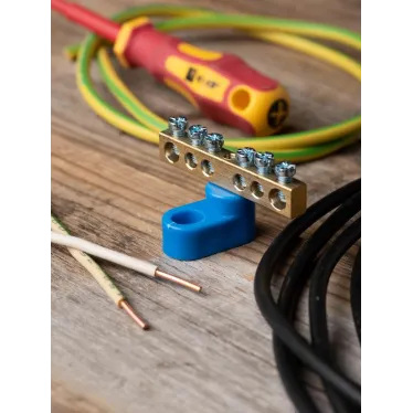 Шина 0 N (6х9мм) 6 отверстий латунь синий угловой изолятор PROxima