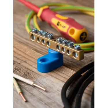 Шина нулевая 63.08 (1-н изолятор стойка) латунь