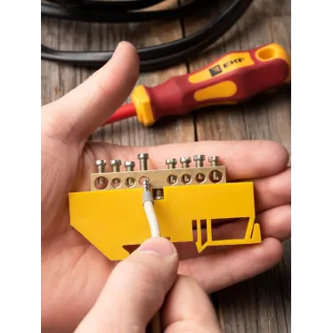 Шина 0 N 6х9мм 8 отверстий латунь желтый изолятор на DIN-рейку PROxima