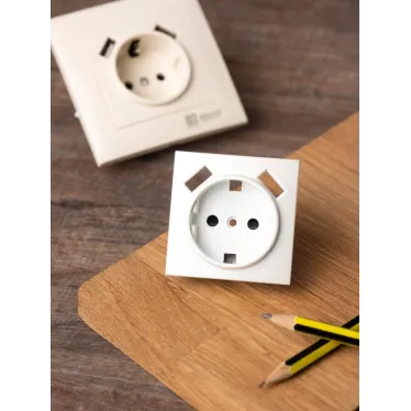 Валенсия лицевая панель розетки 1-местной с/з 16А жемчуг с защ. штор. с 2 USB 2,1А