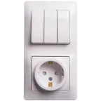 Блок: розетка с заземлением со шторками + выключатель трехклавишный белый