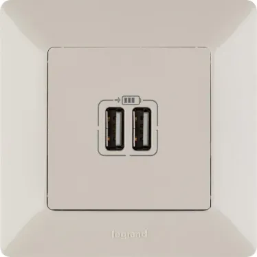 Valena LIFE Зарядное устройство с двумя USB-разьемами 240В/5В 1500мА С лицевой панелью Слоновая кость