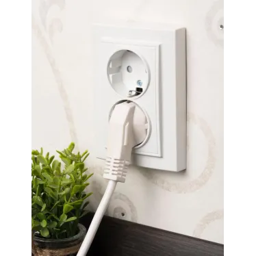 Розетка Минск 2-местная СП с заземлением 16А белая защитные шторки