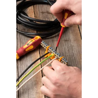 Шина 0 PE (6х9мм) 14 отверстий латунь желтый изолятор тип Стойка на DIN-рейку PROxima