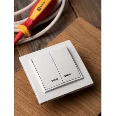 Выключатель Минск двухклавишный СП с индикатором 10А белый