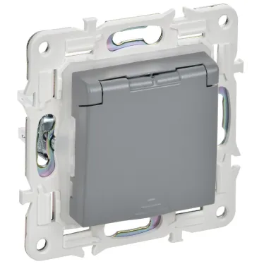 SKANDY Розетка 1-местная с заземлением с защитными шторками и крышкой 16А IP44 SK-R11Gr серый IEK