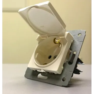 Розетка с заземлением Cariva IP44 слоновая кость